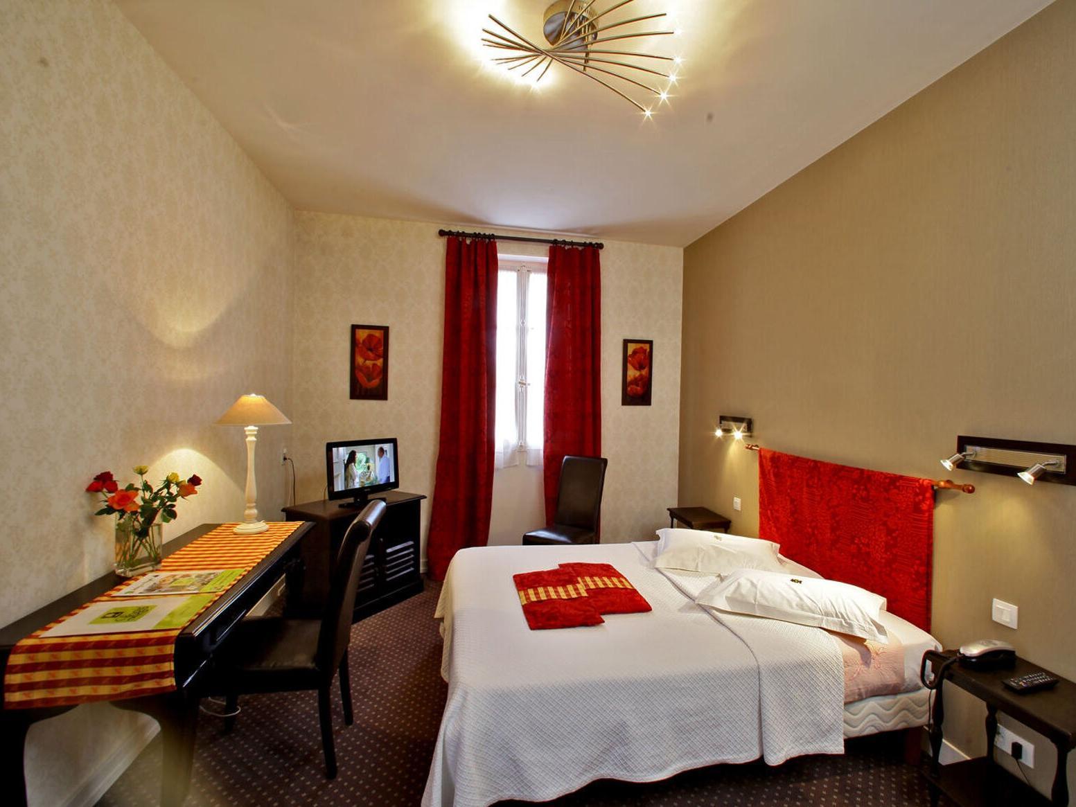 Logis Grand Hotel Pelisson Nontron Εξωτερικό φωτογραφία
