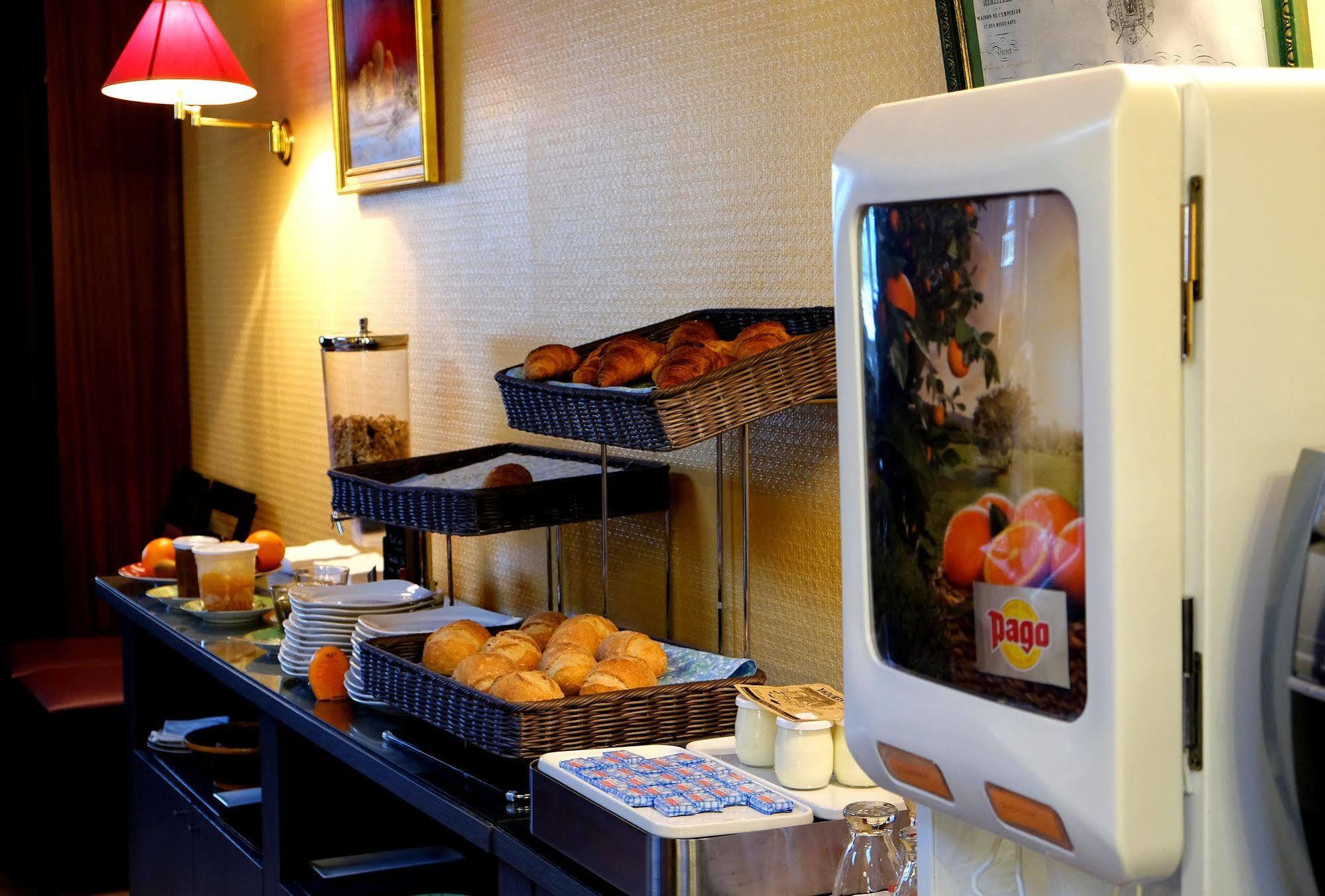 Logis Grand Hotel Pelisson Nontron Εξωτερικό φωτογραφία